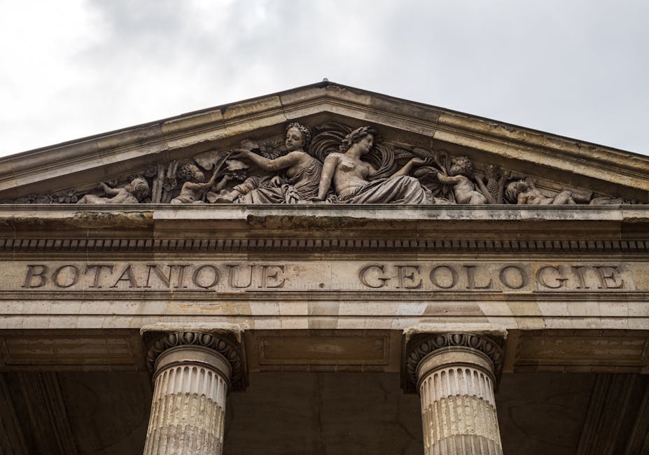 Stone facade of a museum featuring intricate sculptures with 'Botanique Geologie' inscription.
